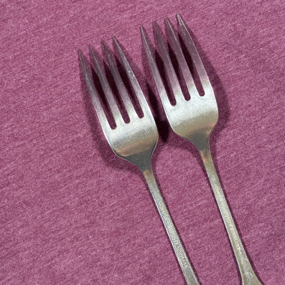 Vintage Oneida Patrick Henry Stainless Dinner Forks Set of 2 Replacement 7.25" - Picture 5 of 10